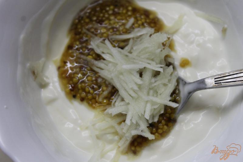 Фото приготовление рецепта: Салатный соус с зернистой горчицей и пармезаном шаг №3