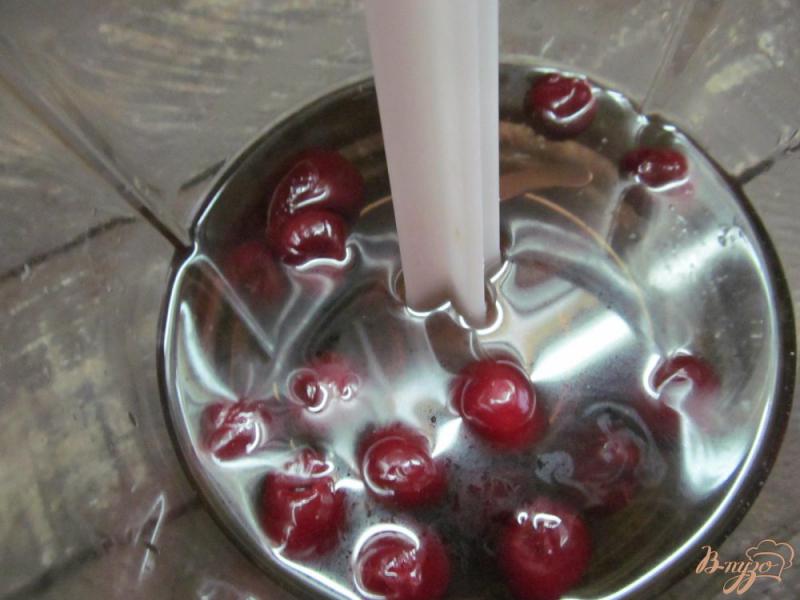 Фото приготовление рецепта: Ягодный смузи на базиликовой воде шаг №2