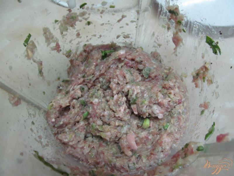 Фото приготовление рецепта: Фрикадельки с начинкой из брынзы шаг №3