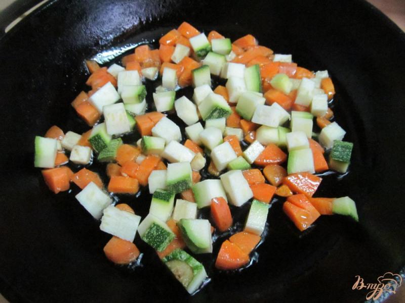 Фото приготовление рецепта: Фрикасе из куриных ножек с овощами шаг №7