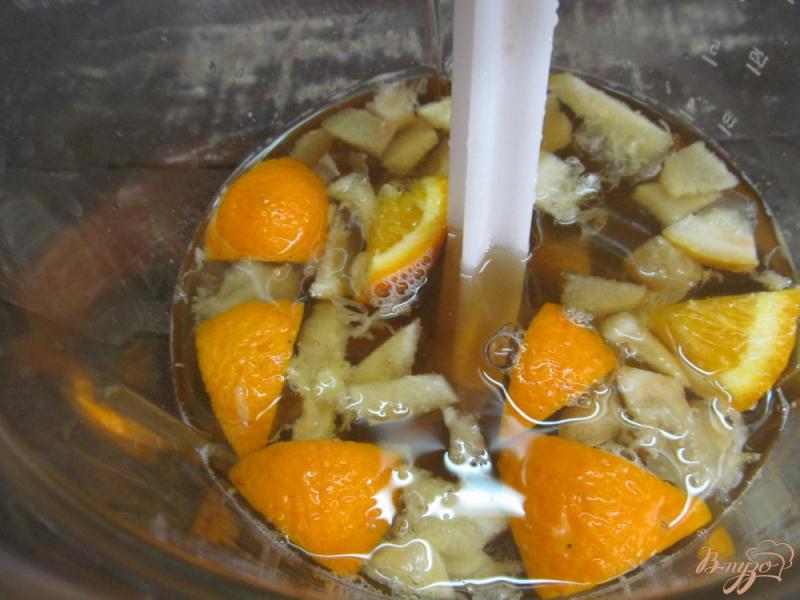 Фото приготовление рецепта: Лимонад с апельсином и тархуном шаг №4