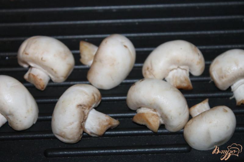 Фото приготовление рецепта: Багетные гренки с грибами гриль и помидорами черри шаг №1