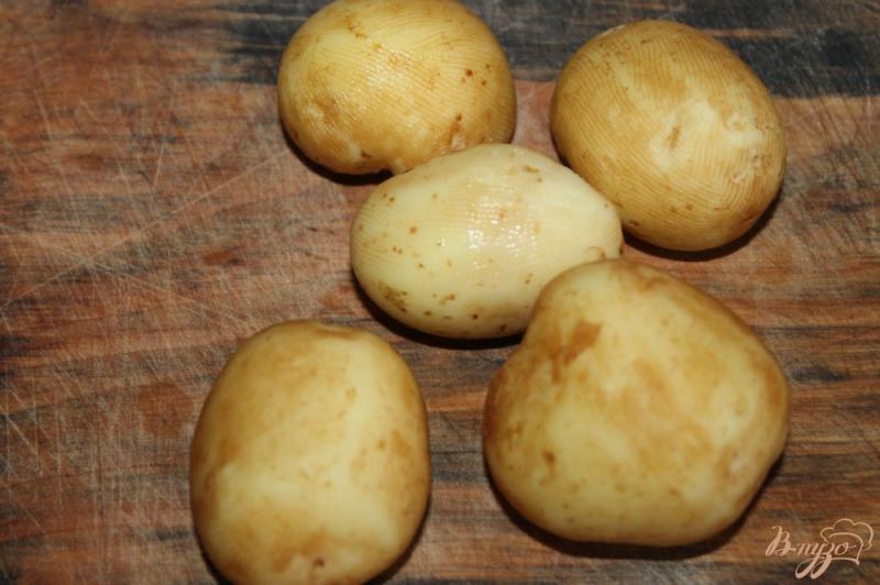Фото приготовление рецепта: Молодой картофель с травами на сковороде гриль шаг №1
