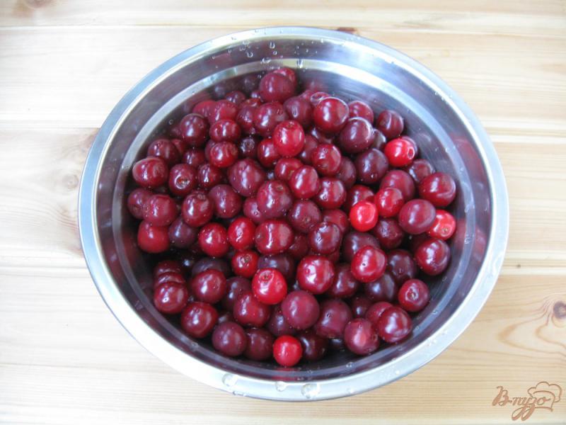 Фото приготовление рецепта: Варенье из малины и вишни без косточек шаг №1