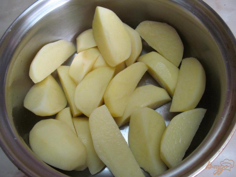 Фото приготовление рецепта: Картофельные крокеты с базиликом соусом шаг №1