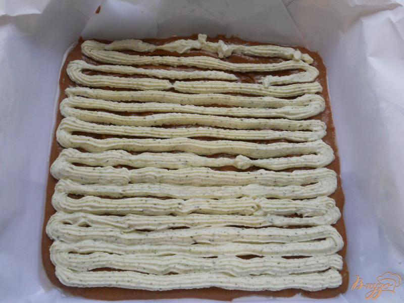 Фото приготовление рецепта: Пирожное «Брауни» с мятой и творожной прослойкой шаг №7
