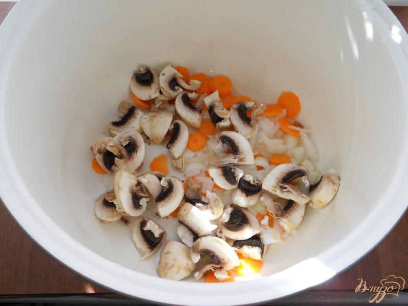 Фото приготовление рецепта: Тайский нешлифованный рис с грибами в мультиварке шаг №2
