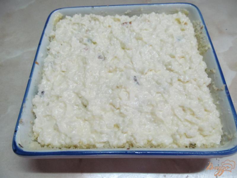 Фото приготовление рецепта: Рисовый пудинг с творогом и сухофруктами шаг №4