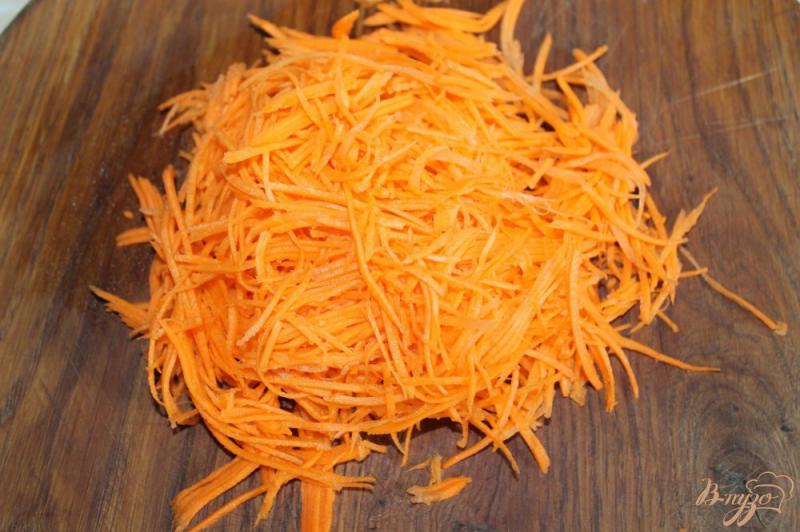 Фото приготовление рецепта: Морковь по - корейски с добавлением свежего перца чили шаг №2