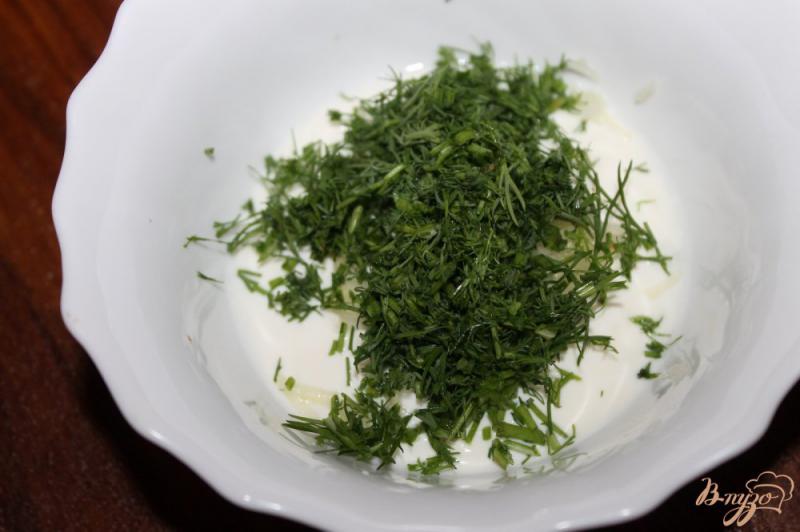 Фото приготовление рецепта: Сметанный соус с зеленью и свежими шампиньонами шаг №2
