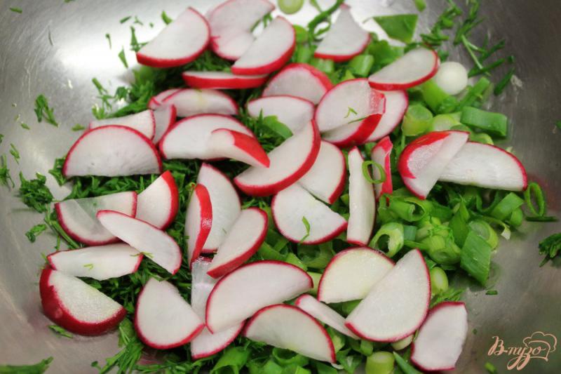 Фото приготовление рецепта: Салат с редисом и фетой шаг №2