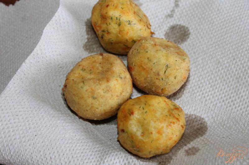 Фото приготовление рецепта: Картофельные крокеты с укропом и сыром шаг №6