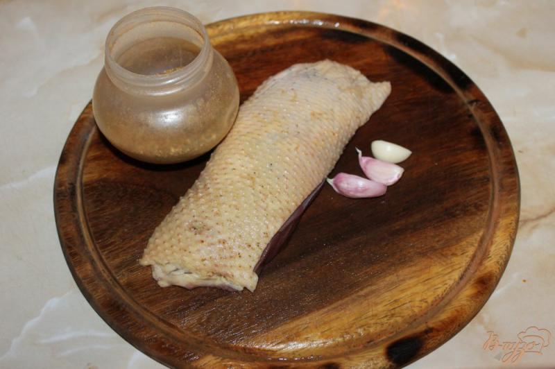 Фото приготовление рецепта: Пряная утиная грудка на гриле с малиновым соусом шаг №1