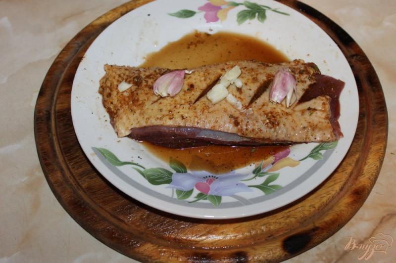 Фото приготовление рецепта: Пряная утиная грудка на гриле с малиновым соусом шаг №2