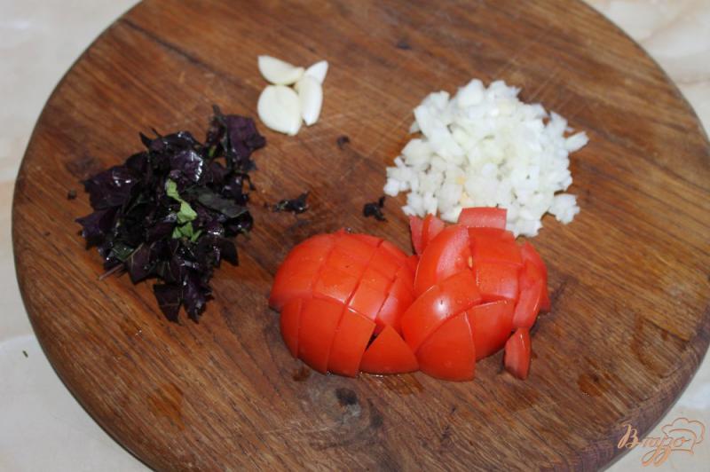 Фото приготовление рецепта: Томатный соус с базиликом для заправки пасты шаг №2
