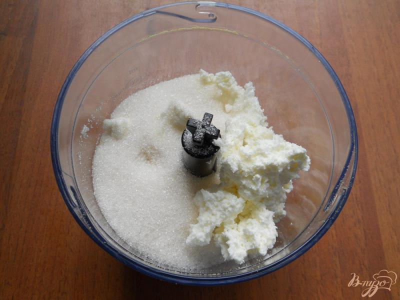 Фото приготовление рецепта: Творожно-желейный торт с малиной без выпечки шаг №4