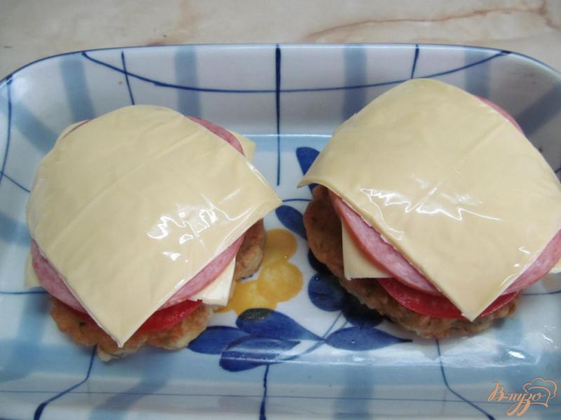 Фото приготовление рецепта: Бутерброды на рисовой лепешке шаг №10