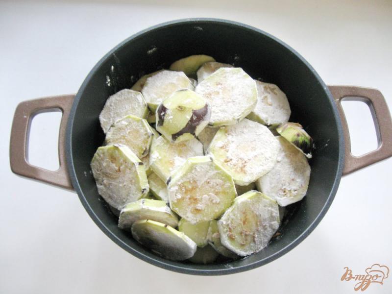 Фото приготовление рецепта: Овощное рагу из кабачков и баклажанов шаг №3