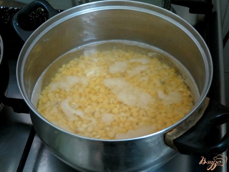 Фото приготовление рецепта: Гороховый суп с двумя видами гороха шаг №3