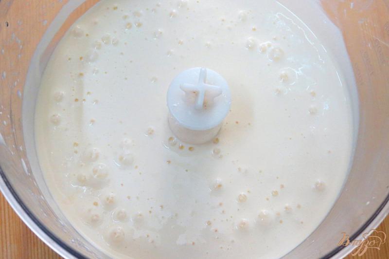 Фото приготовление рецепта: Творожно молочное суфле с клубникой шаг №5
