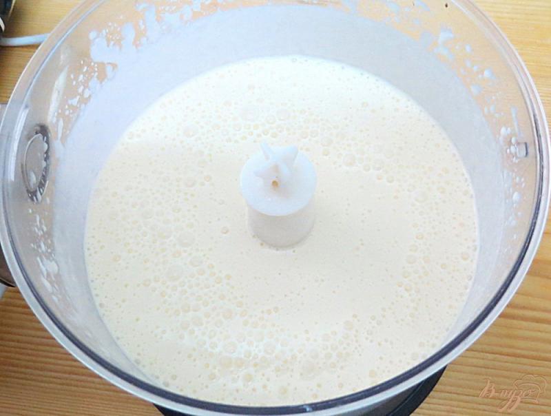 Фото приготовление рецепта: Творожно молочное суфле с клубникой шаг №7