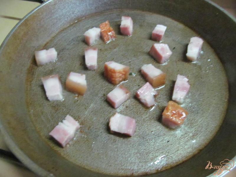 Фото приготовление рецепта: Запеченные яйца с грибами в сметанном соусе шаг №1