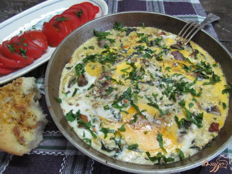 Фото приготовление рецепта: Запеченные яйца с грибами в сметанном соусе шаг №7