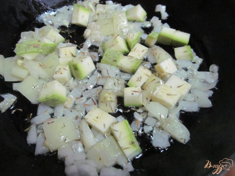 Фото приготовление рецепта: Кус-кус с баклажаном кабачком и жареным сыром сулугуни шаг №2