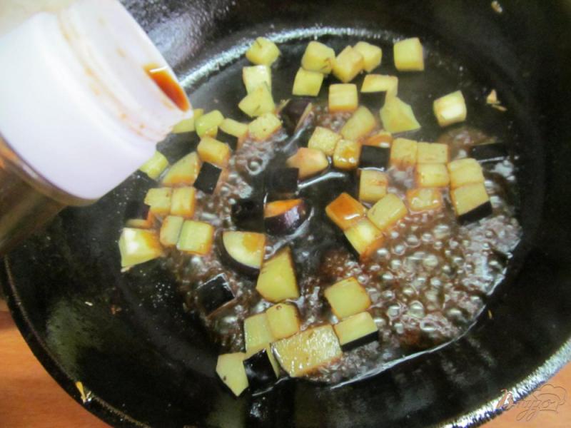 Фото приготовление рецепта: Кус-кус с баклажаном кабачком и жареным сыром сулугуни шаг №4