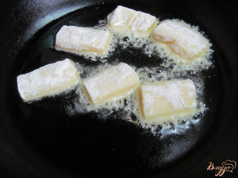 Фото приготовление рецепта: Кус-кус с баклажаном кабачком и жареным сыром сулугуни шаг №7