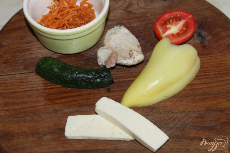 Фото приготовление рецепта: Салат с отварной свининой, сыром и корейской морковью шаг №1