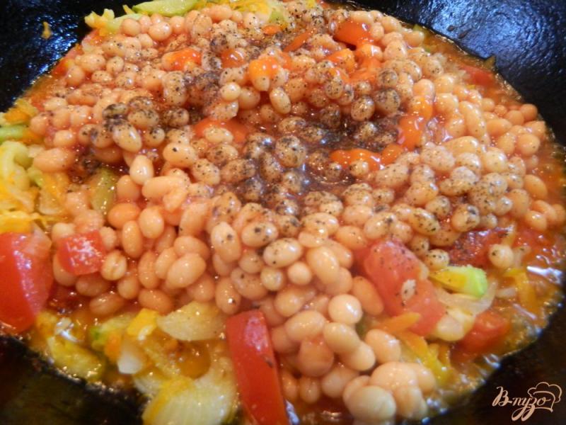 Фото приготовление рецепта: Овощное рагу из кабачков, помидор и фасоли шаг №6