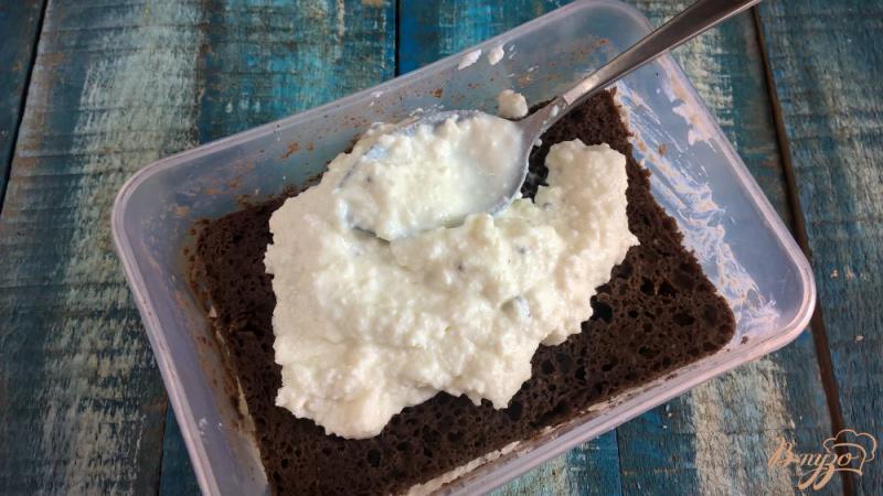 Фото приготовление рецепта: Шоколадно-кокосовое пирожное шаг №7
