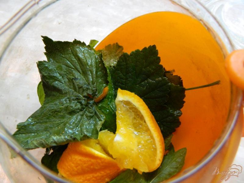 Фото приготовление рецепта: Чай из листьев смородины и мяты шаг №3