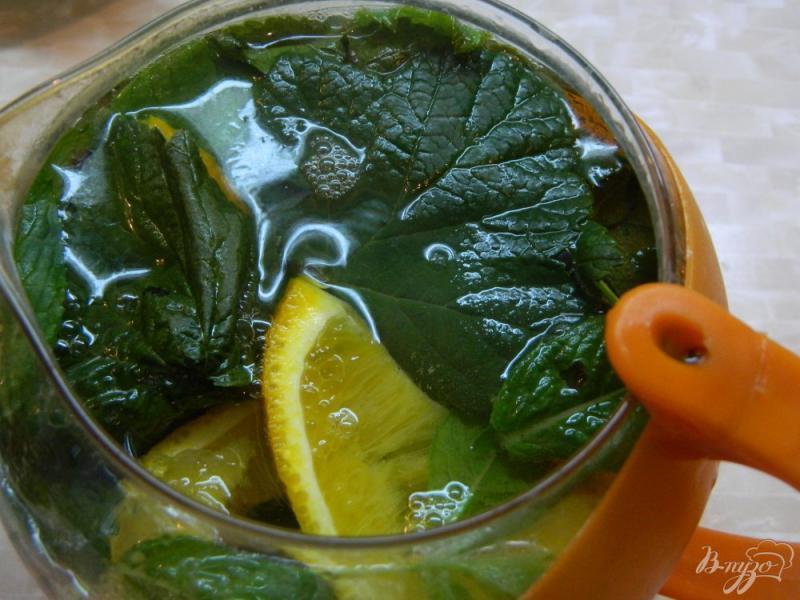 Фото приготовление рецепта: Чай из листьев смородины и мяты шаг №4