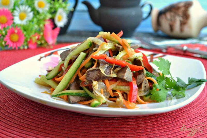 Фото приготовление рецепта: Острый овощной салат со свиным сердцем по-корейски шаг №8