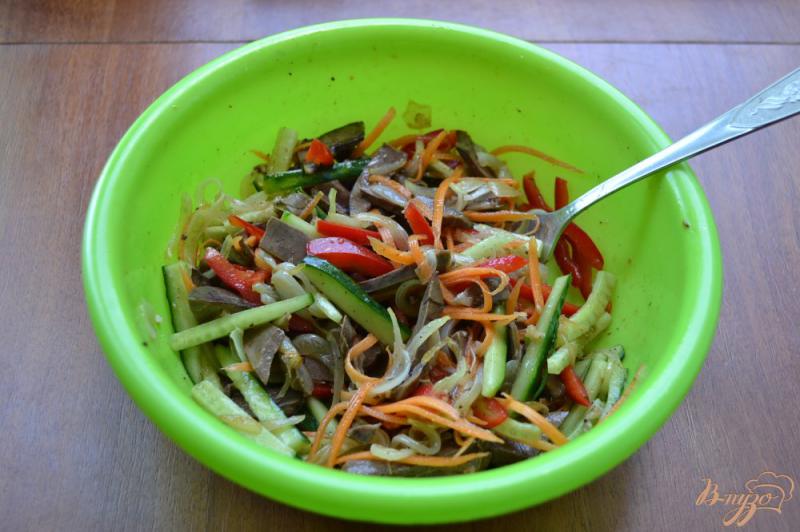 Фото приготовление рецепта: Острый овощной салат со свиным сердцем по-корейски шаг №7