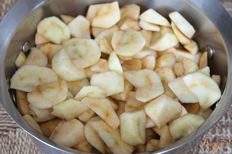 Фото приготовление рецепта: Янтарное варенье из яблок шаг №2
