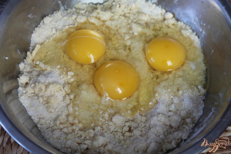 Фото приготовление рецепта: Песочный торт со сметано-медовым кремом шаг №3