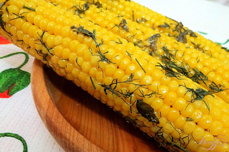 Фото приготовление рецепта: Кукуруза запеченная в фольге в духовке шаг №8