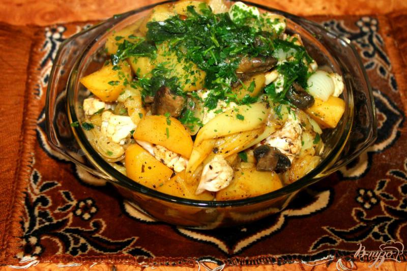 Фото приготовление рецепта: Картофель с цветной капустой и грибами в рукаве шаг №8
