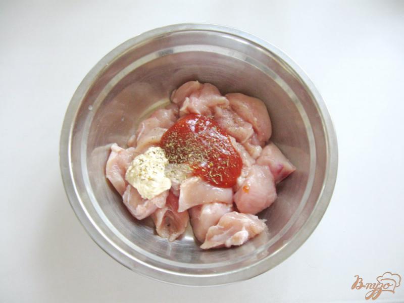 Фото приготовление рецепта: Куриные шашлычки с кабачками в маринаде из кетчупа шаг №2
