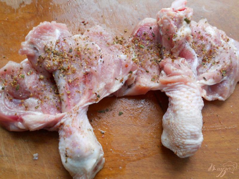 Фото приготовление рецепта: Куриные ножки с соусом «Сацебели» и картофелем на пару шаг №1