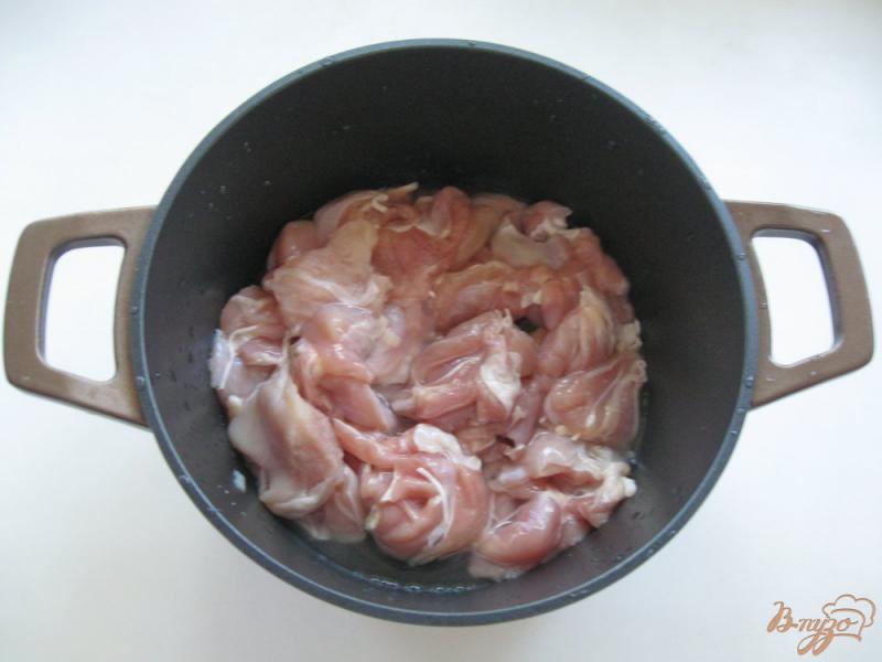 Фото приготовление рецепта: Жаркое из курицы с картофелем и грибами шаг №1