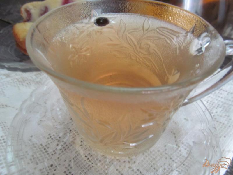 Фото приготовление рецепта: Чай с крапивой и базиликом шаг №7