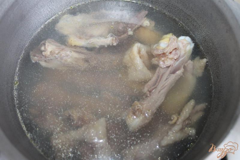 Фото приготовление рецепта: Курино - овощной бульон шаг №2