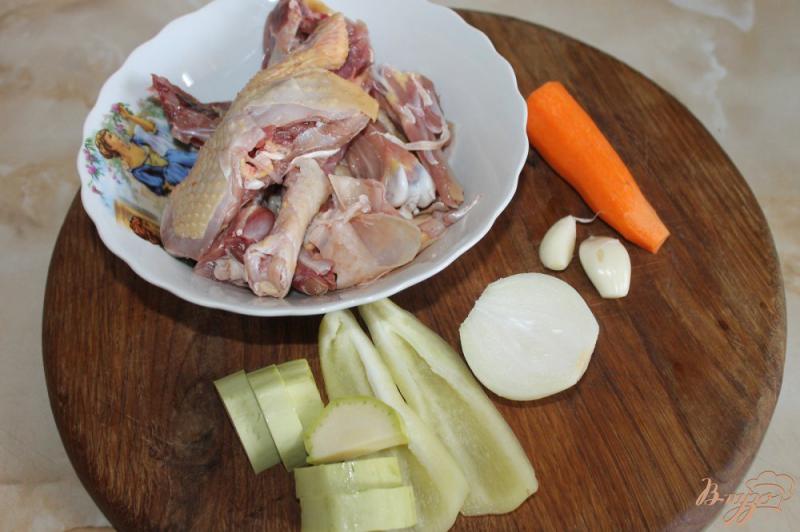 Фото приготовление рецепта: Курино - овощной бульон шаг №1