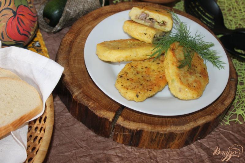 Фото приготовление рецепта: Картофельные зразы с мясом и кабачком шаг №9