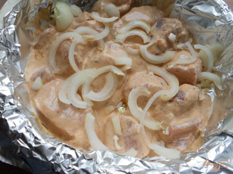 Фото приготовление рецепта: Свинина в сметанно-томатном соусе на пару шаг №3