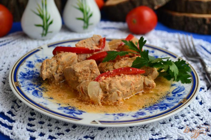 Фото приготовление рецепта: Свинина в сметанно-томатном соусе на пару шаг №5
